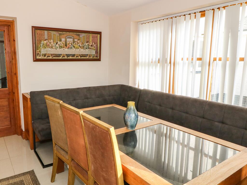Brynhyfryd room 6